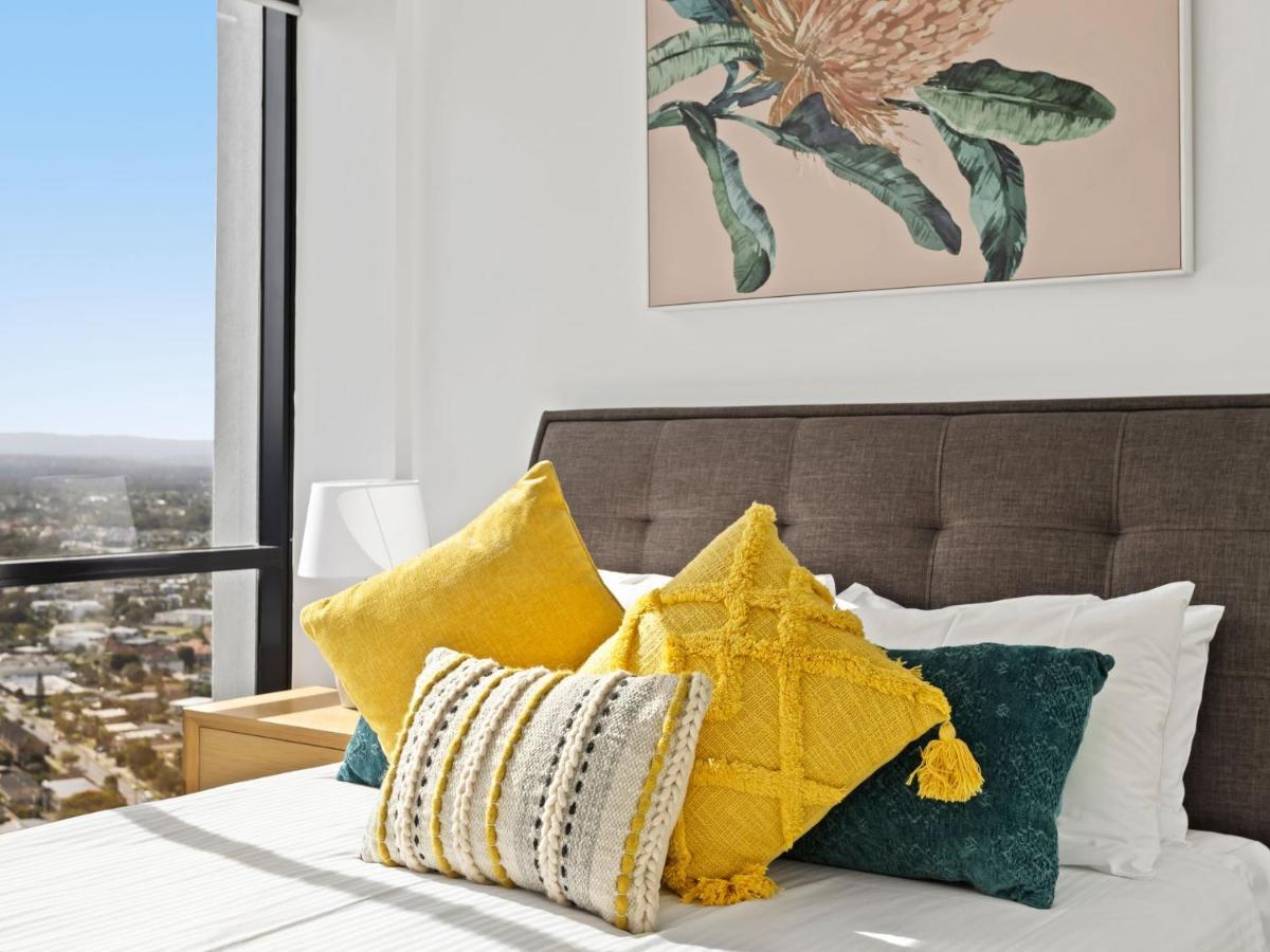 Circle On Cavill 37th Floor Ocean Views *