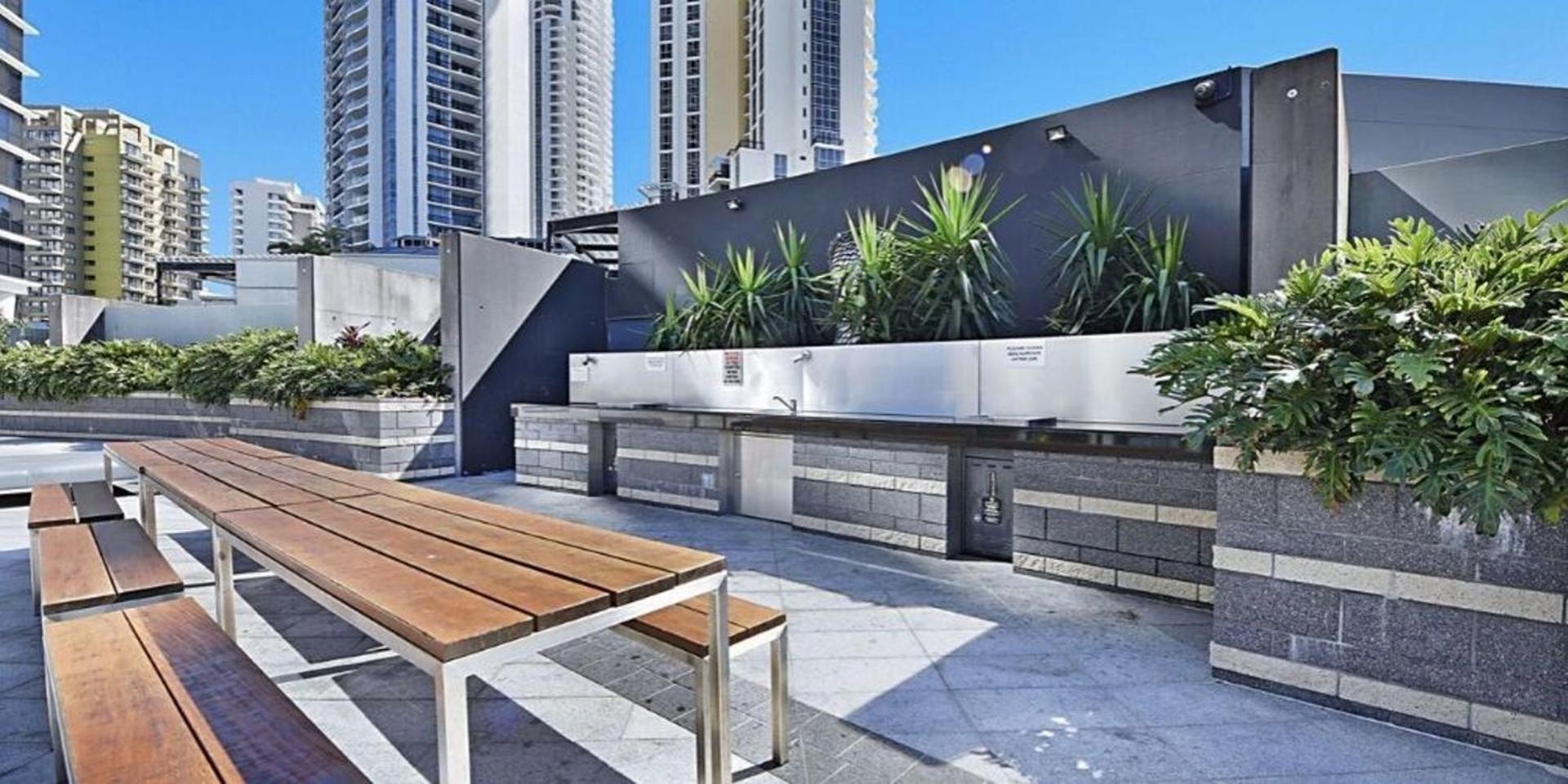Circle On Cavill 37th Floor Ocean Views