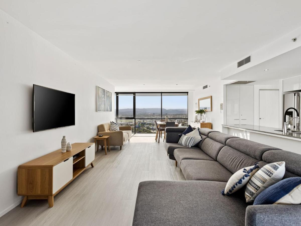 Circle On Cavill 37th Floor Ocean Views *